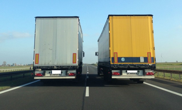 Wyprzedzające się ciężarówki to zmora polskich dróg. Ich kierowcy często stwarzają zagrożenie lub tamują ruch. Możliwe, że się to zmieni