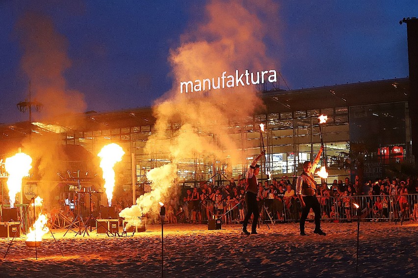 Festiwal Ognia w Manufakturze! Gorące show na plaży centrum handlowego ZDJĘCIA