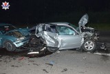 Śmiertelny wypadek w Płoskiem. Ford wypchnięty z drogi rozbił się na betonowym przepuście. Kierowca zginął na miejscu