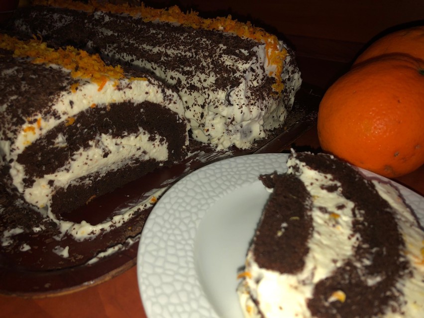Przepis na roladę czekoladową z nutą pomarańczy od koła...