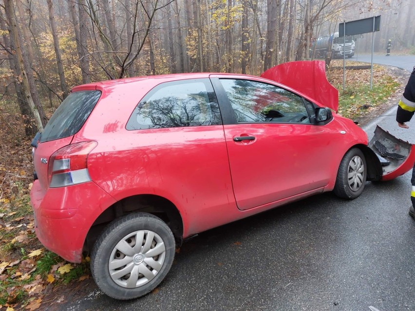 Zderzenie dwóch aut w Górsku (gm. Zławieś Wielka). Do szpitala trafił jeden z kierowców
