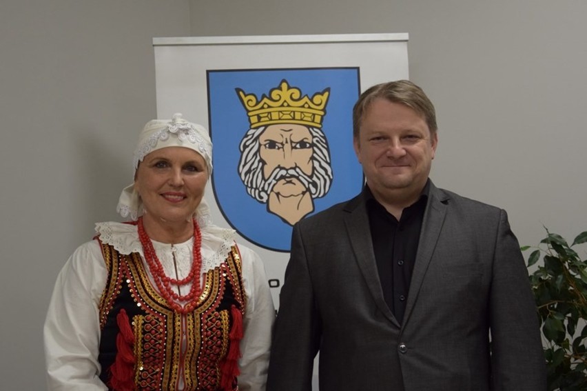 Burmistrz Wolbromia podziękował gospodyniom z KGW za współpracę i ich wkład w rozwój kulturalny regionu 