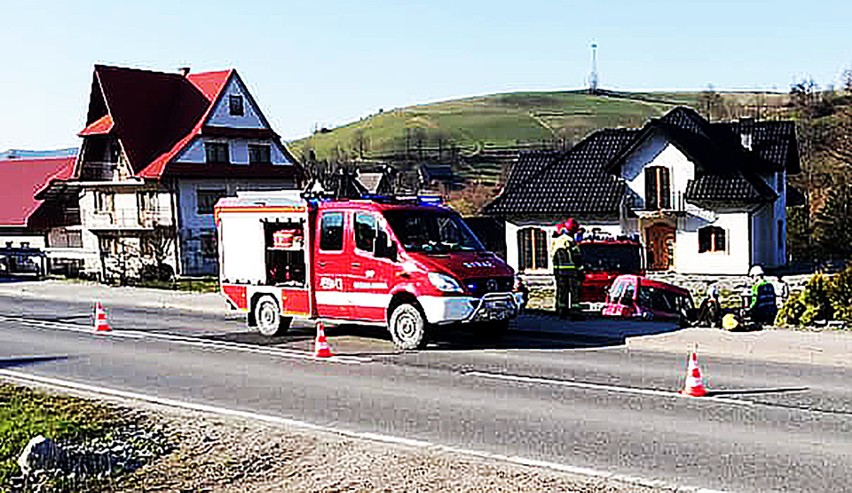 Strażacy z Mszany Górnej mieli pracowity dzień. Trzy pożary i wypadek drogowy