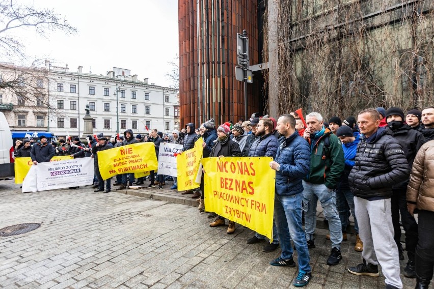Protest pracowników i właścicieli firm na Rybitwach przeciw...