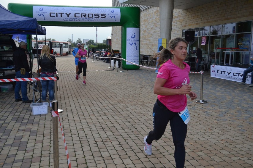 City Cross Częstochowa: 230 biegaczy na trasie miejskiego katorżnika [ZDJĘCIA]