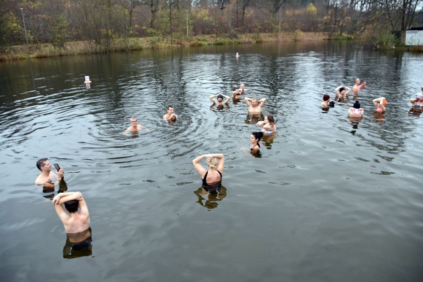 Morsowanie w Zielonej Górze, coraz więcej osób kąpie się...