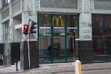We Wrocławiu powstaje nowy McDonald's. Znajdzie się w historycznym domu handlowym [ZDJĘCIA]