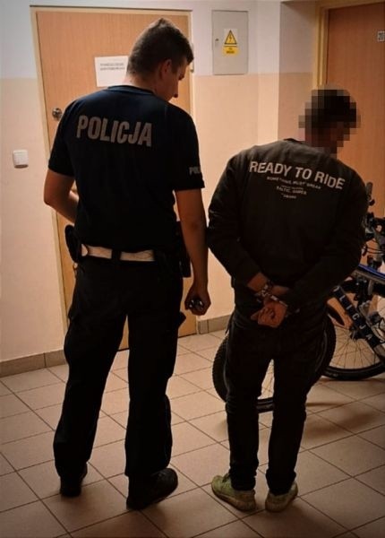 Policjanci wczoraj w gminie Borzytuchom zatrzymali do kontroli rowerzystę. Przy 35-latku mundurowi z bytowskiej „drogówki” znaleźli narkotyki.