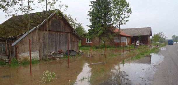 Powódź w Czarnej k. Łańcuta. Zdjęcie nadesłane przez Internautę.