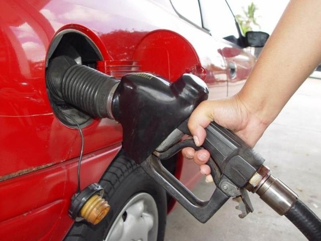 Nadal najtańszą benzynę 95-oktanową kierowcy naleją do baku na kieleckiej stacji paliw MAKRO przy ulicy Transportowców.