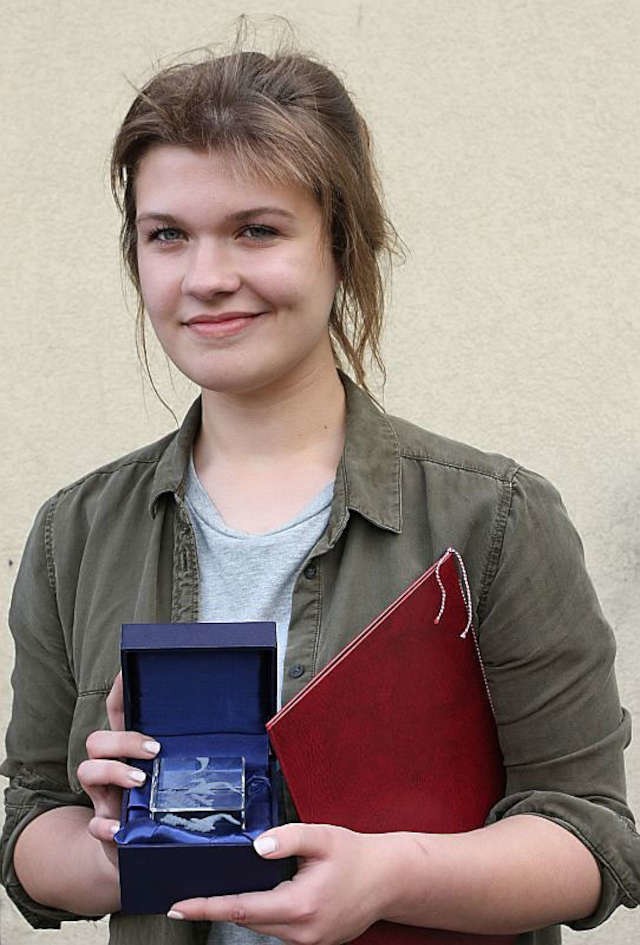 Karolina Biesiacka z gdyńską nagrodą za „Michalinę”.