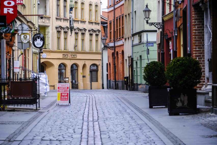 Puste ulice to od kilku tygodni standardowy widok w Toruniu....
