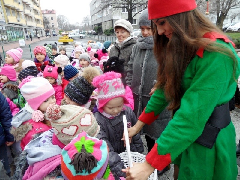 Święty Mikołaj spotkał się z dziećmi z częstochowskich szkół...