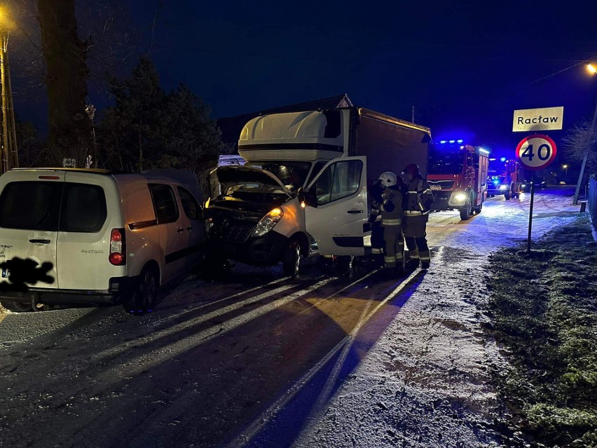 Do zderzenia doszło w Racławiu. Droga była śliska.