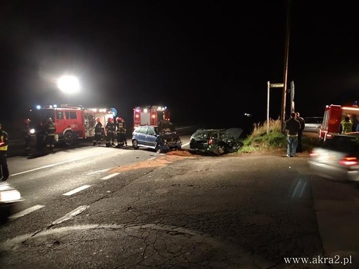 Wypadek w Czechowicach-Dziedzicach: Potężna kraksa na skrzyżowaniu DK1 i Lipowskiej [ZDJĘCIA]