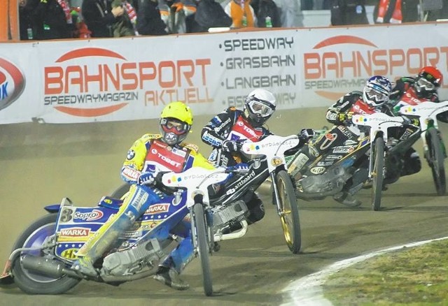 Tomasz Gollob na prowadzeniu - taki obrazek w turniejach Grand Prix chcielibyśmy oglądać jak najczęściej