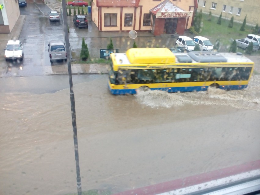 Ulicą Piłsudskiego też ciężko przejechać.