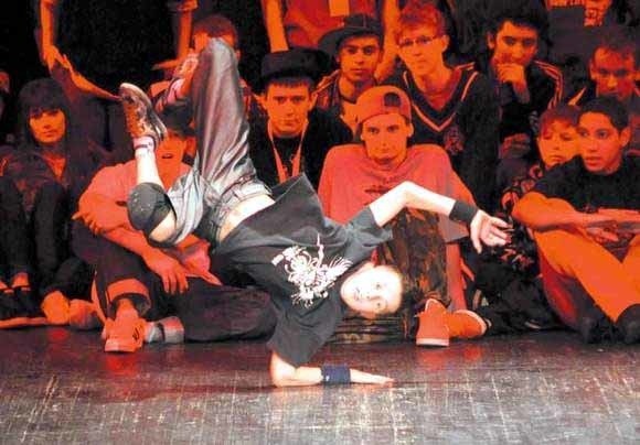 Breakdance mogą tańczyć wszyscy. Najmłodsi b-boye mają po kilka lat. Na zdjęciu Wojtek z ekipy Side to Side, uczestnik IV edycji Over the Top.