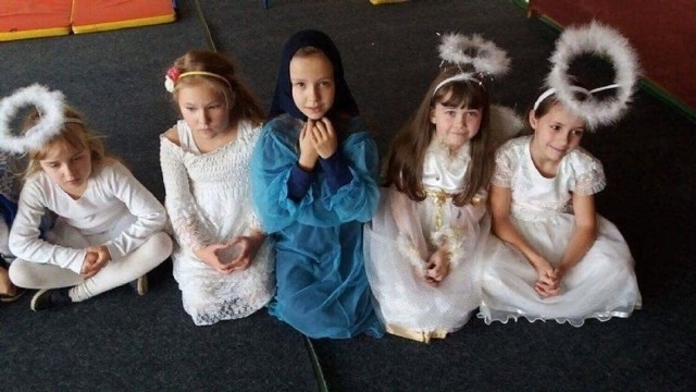 W Szkole Podstawowej w Dubinie przy okazji obchodów Wszystkich Świętych zorganizowano Korowód Świętych.