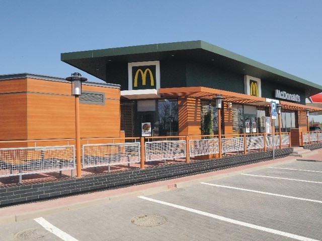 McDonald’s w Przemyślu powstanie koło CastoramyCzy architektura McDonald’s Drive w Przemyślu będzie przypominała tę z Warszawy (nz. lokal przy Al. Jerozolimskich).