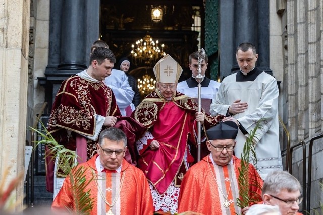 2 kwietnia o godz. 9.45 abp. Marek Jędraszewski poświęci palmy, a następnie będzie przewodniczył liturgii w Katedrze na Wawelu.