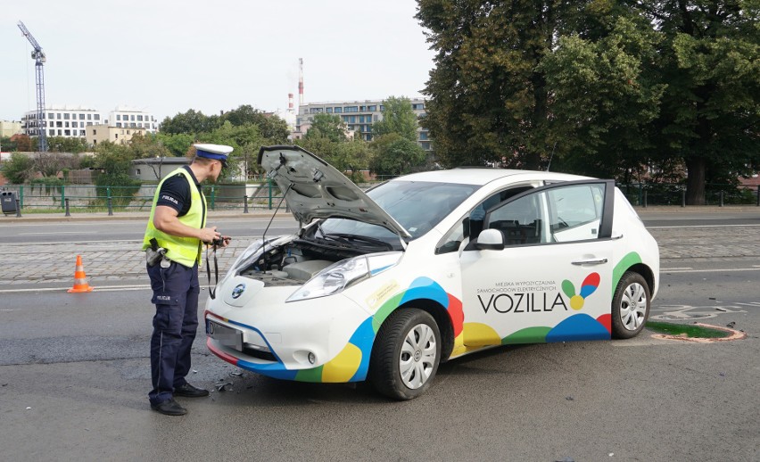 Vozilla zderzyła się z motocyklem wypadek w centrum