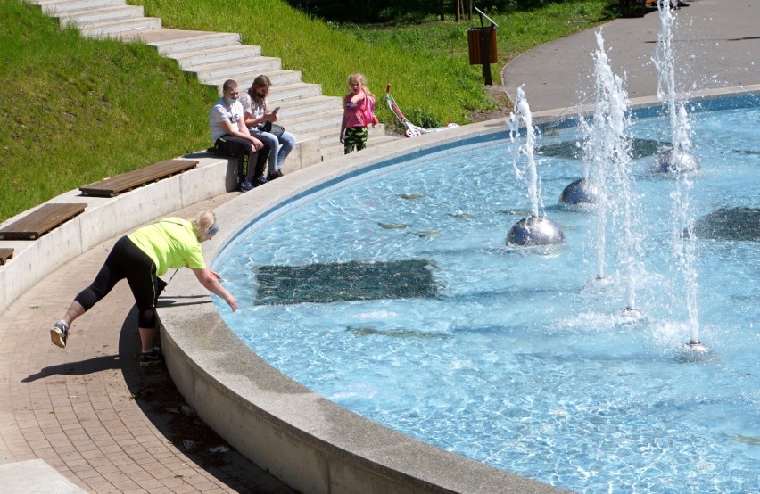 Lublin: Nowa fontanna w parku Ludowym to nie miejskie kąpielisko. Straż miejska: Będziemy się pojawiać tam częściej