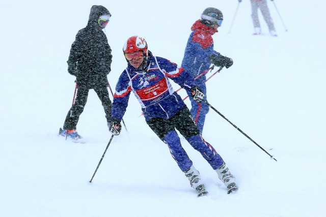 Prezydent Andrzej Duda 4 lutego wziął udział 9. edycji charytatywnych zawodów "12H Slalom Maraton Zakopane 2023" na Polanie Szymoszkowej w Zakopanem
