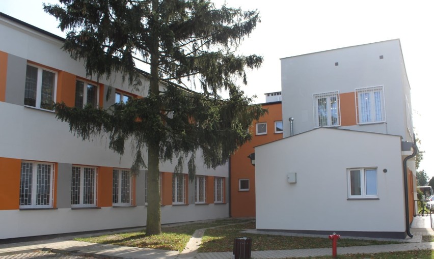 Szkoła w Starych Sieklukach w gminie Stara Błotnica po remoncie. W planach jest też rozbudowa [ZDJĘCIA]