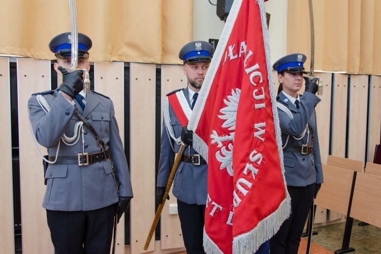 Policjanci skończyli szkolenie i pojadą na misję w Kosowie.