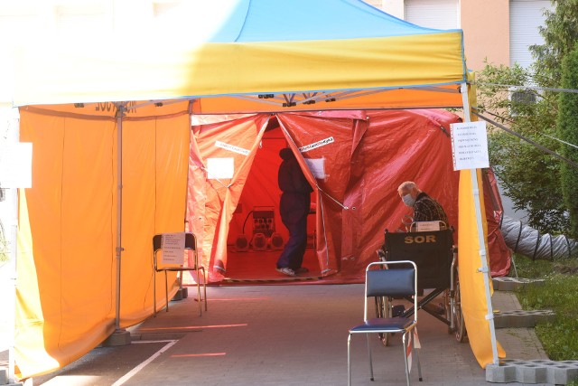 Tak wyglądają namioty przed szpitalami w lubuskich szpitalach. To właśnie w tym miejscu prowadzona jest segregacja chorych, albo pobierane są wymazy w kierunku COVID-19.
