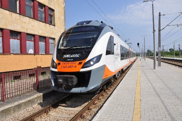 Pociąg turystyczny z Kielc do Sandomierza okazał się hitem. Dlatego kursować będzie także w tym roku. Podobny pociąg będzie wozić turystów z Podkarpacia.