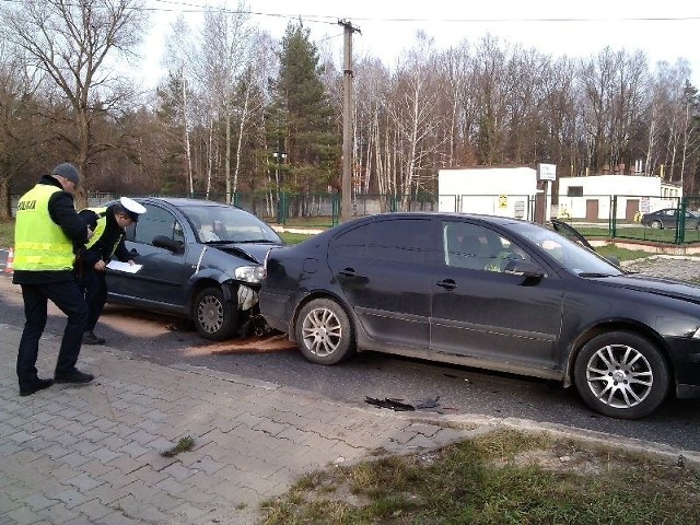 Uszkodzone samochody po zderzeniu na ul. Legionów w Skarżysku-Kamiennej