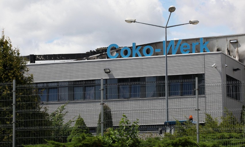 Pożar na Dąbrowskiego. Zaprószenie przyczyną powstania ognia w Coko-Werk [ZDJĘCIA]