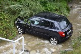 Groźny wypadek pod Tatrami. Auto wjechało do potoku [ZDJĘCIA]