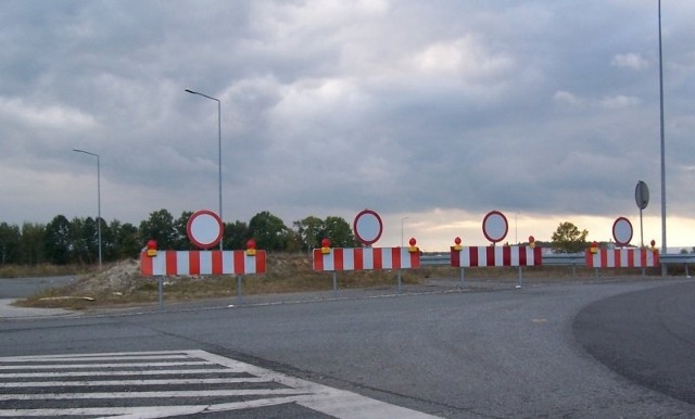 Na razie obwodnica Dobrodzienia urywa się przed Myśliną, kierowcy muszą zjechać z obwodnicy i jechać przez wioskę.