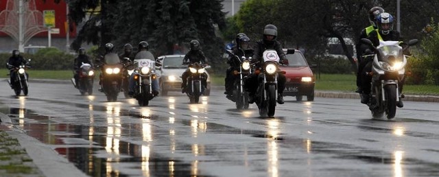 Ok. 30 motocyklistów przejechało w niedzielę ulicami miasta na znak protestu przeciwko ograniczeniom w ruchu. Amatorzy dwóch kółek nie wykluczają kolejnych akcji.