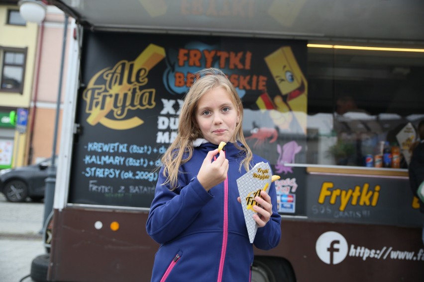 Trzebinia. Food trucki zaparkowały na Rynku [ZDJĘCIA, WIDEO]