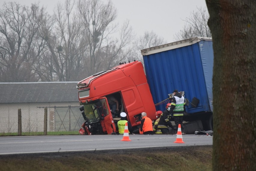 Śmiertelny wypadek na DK15 w Czeluścinie. Zginęły dwie...