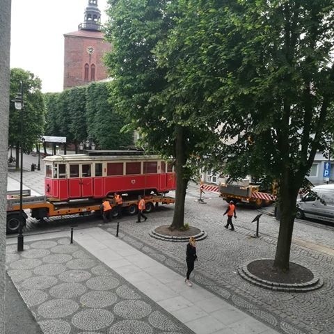 Zabytkowy słupski tramwaj trafił do renowacji [zdjęcia]