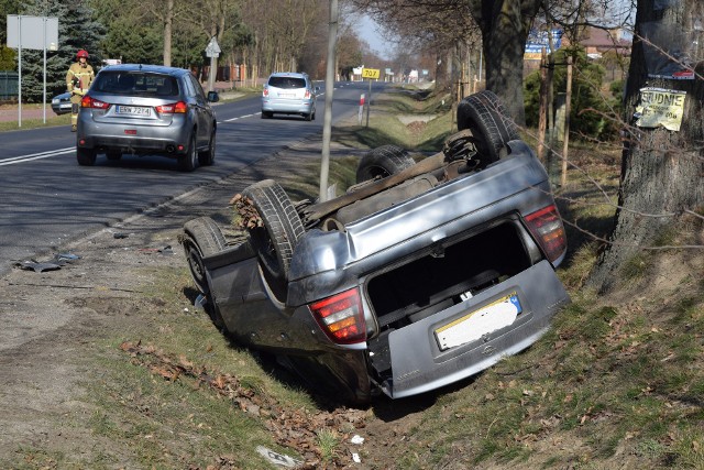 Wypadek na drodze koło Skierniewic.