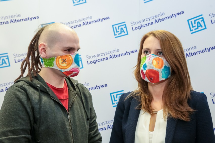 Kraków walczy ze smogiem: będzie panel z mchu, rośliny pyłolubne i... maski Gibały 