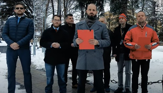 Wojciech Jaskółka (w środku) uważa, że obowiązkiem Polaków jest pamięć o wydarzeniach na Wołyniu