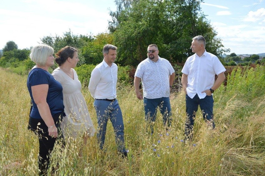 Grupa samorządowców i urzędników z gminy Wielka Wieś...