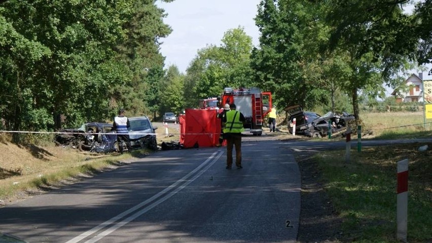 Śmiertelny wypadek na trasie Złotów-Zakrzewo. Droga zablokowana [ZDJĘCIA]