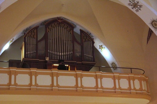 Parafianie z Rogowa cieszą się z nowych organów. Przy nowym instrumencie zasiadł Ryszard Superczyński, tytularny organista Bazyliki Archikatedralnej w Gnieźnie.