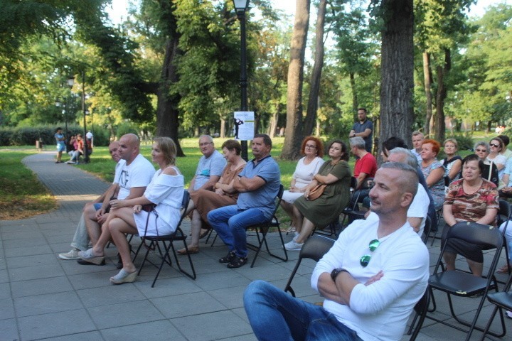 To  był koncert pod kasztanami. W parku w Piotrkowie Kujawskim