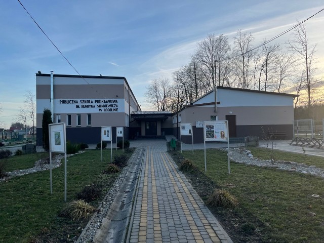 Szkoła podstawowa w Rogolinie została ocieplona i ma nową elewację, podobne prace będą w tym roku prowadzone w Bukównie i Czarnocinie.