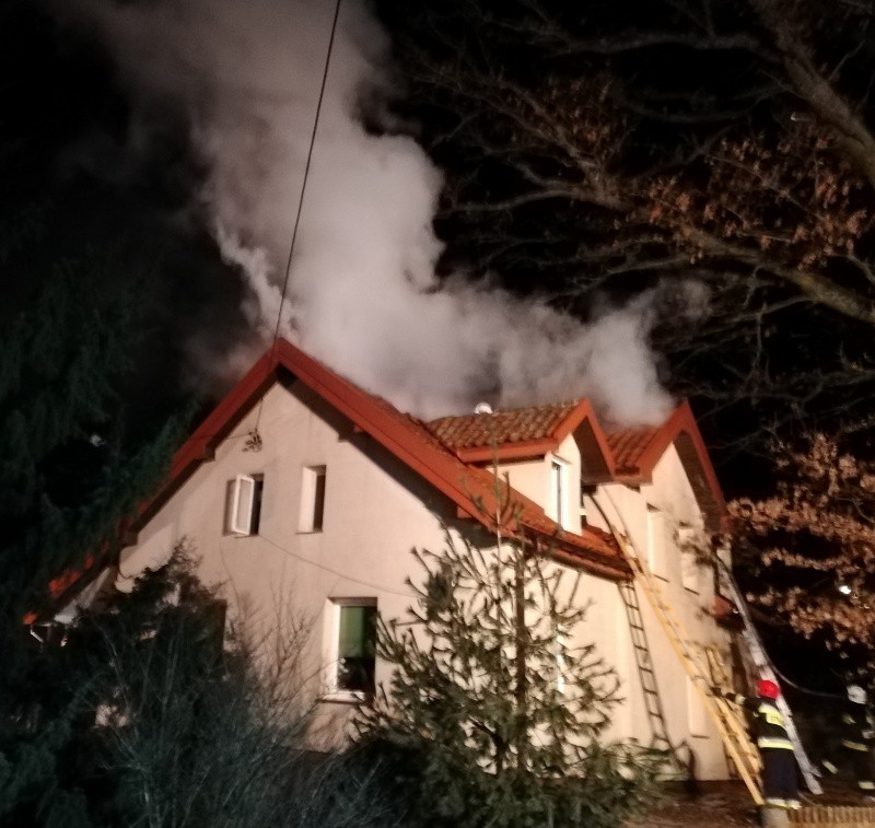 Prawdopodobnie w wyniku nieszczelności przewodu kominowego...