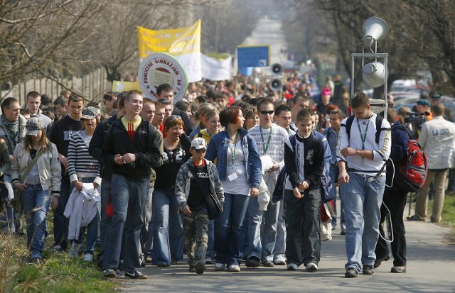 Większość polskiej młodzieży chce być w Kościele rozumianym jako wspólnota, gdzie prowadzi się dialog, nie narzucając własnego zdania.